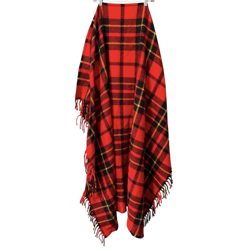 Vtg FARIBO Fluff Loomed‎ Red Black Plaid Throw Blanket 55”x55” Camp Picnic READ